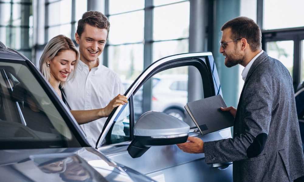 Client heureux lors de l'achat de son auto en Suisse avec rachatauto.ch